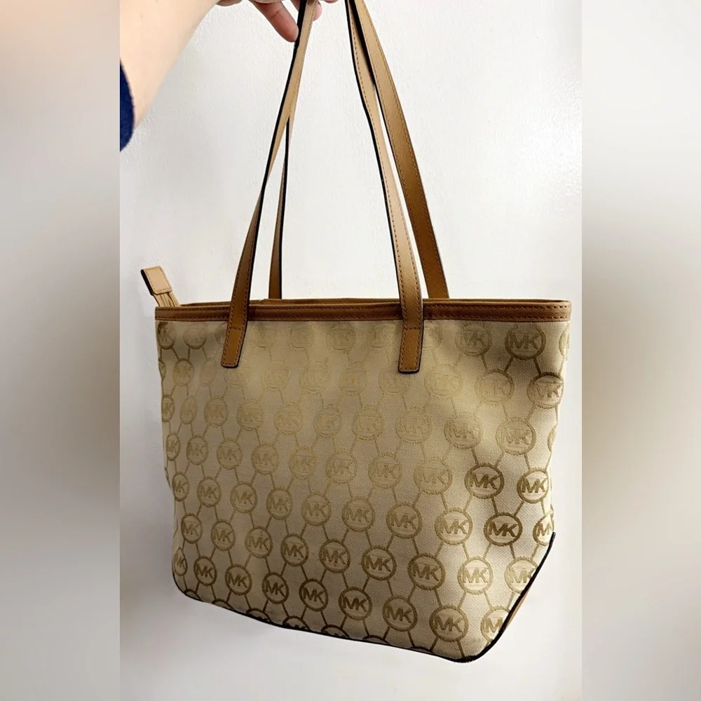 Michael Kors Signature Jet Set Tote Bag Tan/beige 14.5 x 9.5” Approximately - Picture 2 of 9